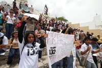 Domingo 10 de junio del 2012. Tuxtla Gutiérrez, Chiapas. Jóvenes estudiantes se congregan alrededor del movimiento #132 para manifestar su adversidad en contra de la política actual en el país y generar un movimiento de conciencia social desde la base juv