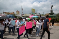 20230630. Tuxtla. Familiares y amigos de las 16 trabajadores de la SSyCP secuestradas marchan por las calles de la ciudad.