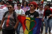 Sábado 28 de junio del 2014. Tuxtla Gutiérrez. La comunidad Lésbico, Gay Bi y Transexual, Travesti de Chiapas marcha por la avenida central exigiendo igualdad, respeto y libertada en este estado del sureste de México.