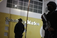 20221113. Tuxtla. Los policÃ­as heridos en la balacera en Coita son trasladados a un sanatorio.