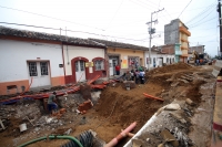 Martes 19 de junio del 2012. Tuxtla Gutiérrez, Chiapas. Vecinos de la 4ª norte, en las cercanías de la calle central se quejan de las fracturas que las obras de remodelación ocasionan en los trabajos anteriores por lo que las molestias se han ido acumulan
