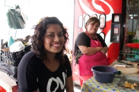 Jueves 5 de mayo del 2016. Tuxtla Gutiérrez. Los mercados de la ciudad reviven cada día gracias a su gente y su alegría, este día festejan los locatarios del Mercado Público 5 de Mayo