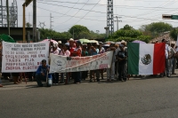 Martes 10 de abril del 2012. Organizaciones sociales se manifiestan en contra de CFE en Mapastepec.