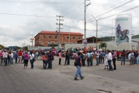 Lunes 13 de junio del 2016. Foto/CD Tuxtla Gutiérrez. La movilización magisterial bloqueó el acceso al libramiento norte sin que se registre violencia a lo largo de la jornada de protestas.
