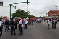 Lunes 13 de junio del 2016. Foto/CD Tuxtla Gutiérrez. La movilización magisterial bloqueó el acceso al libramiento norte sin que se registre violencia a lo largo de la jornada de protestas.