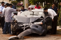 Martes 25 de septiembre del 2012. Tuxtla Gutiérrez, Chiapas. Foto/Mario Castillo. 9 lesionados y 4 carros destruidos dejó el percance que se dio en la entrada de la carreta Tuxtla-Villa Hermosa, Tabasco. Un camión de pasajeros  se quedó sin frenos al baja