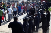 Miércoles 16 de octubre del 2013. Tuxtla Gutiérrez. Aspecto de la movilización policiaca en las cercanías de La Pochota durante el bloqueo magisterial de este medio día