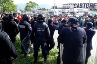 Miércoles 16 de octubre del 2013. Tuxtla Gutiérrez. Aspecto de la movilización policiaca en las cercanías de La Pochota durante el bloqueo magisterial de este medio día