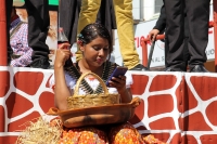 Lunes 20 de noviembre del 2017. Tuxtla Gutiérrez. Esperando el inicio del desfile conmemorativo del inicio de la Revolución Mexicana