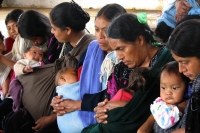 Foto: CDH FRAYBA. Lunes dos de agosto del 2013. La Mesa Directiva de la Sociedad Civil las Abejas y el Consejo Parroquial de San Pedro Chenalho piden ayuda humanitaria para los desplazados de la comunidad Puebla quienes se encuentran viviendo en condicion