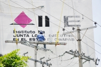 Foto/Osiris Aquino. Abril del 2014. Cambian la F por la N del ahora Instituto Nacional Electoral en Chiapas