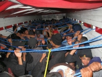 Los migrantes rescatados esta madrugada en un puesto de revisión entre Chiapa de Corzo y TuxtlaGutiérrez.