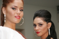 Las jóvenes finalistas del concurso Nuestra Belleza Chiapas 2010 realizan una pasarela en conocido centro comercial presentado ropa casual la noche de este sábado.