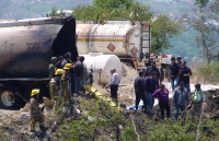 Viernes 4 de abril del 2014. Tuxtla Gutiérrez. Explosión de una pipa de Gas en el libramiento norte provoca la muerte de dos personas y unas más con quemaduras grves.