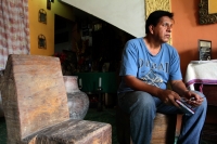 Martes 5 de agosto del 2014. Tuxtla Gutiérrez. Platicando con Sergio de la Cruz en el día internacional de los pueblos indígenas.