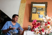Martes 5 de agosto del 2014. Tuxtla Gutiérrez. Platicando con Sergio de la Cruz en el día internacional de los pueblos indígenas.