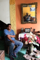 Martes 5 de agosto del 2014. Tuxtla Gutiérrez. Platicando con Sergio de la Cruz en el día internacional de los pueblos indígenas.
