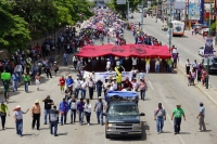 Miércoles 2 de octubre del 2013. Chiapa de Corzo. Aspecto de la mega marcha de este dos de octubre donde organizaciones sociales se unen al movimiento magisterial para conmemorar la matanza de Tlatelolco en el 68.
