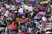 Miércoles 2 de octubre del 2013. Chiapa de Corzo. Aspecto de la mega marcha de este dos de octubre donde organizaciones sociales se unen al movimiento magisterial para conmemorar la matanza de Tlatelolco en el 68.