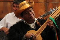 Viernes 18 de agosto del 2017. Tuxtla Gutiérrez. El ensamble de cuerdas tradicionales Yax K´in de San Juan Chamula y la Marimba Claro de Luna durante las actividades del aniversario del Museo del Café de la capital del estado de Chiapas.