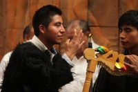 Viernes 18 de agosto del 2017. Tuxtla Gutiérrez. El ensamble de cuerdas tradicionales Yax K´in de San Juan Chamula y la Marimba Claro de Luna durante las actividades del aniversario del Museo del Café de la capital del estado de Chiapas. Viernes 18 de agosto del 2017. Tuxtla Gutiérrez. El ensamble de cuerdas tradicionales Yax K´in de San Juan Chamula y la Marimba Claro de Luna durante las actividades del aniversario del Museo del Café de la capital del estado de Chiapas.