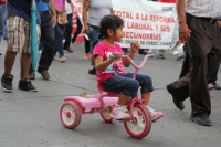 Viernes 2 de octubre del 2015. Tuxtla Gutiérrez. Familias, maestros y estudiantes durante la marcha de este 2 de octubre.