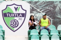 Sábado 12 de agosto del 2017. Tuxtla Gutiérrez. Las porras se reúnen poco a poco alrededor del las tribunas del nuevo equipo de Tuxtla FC