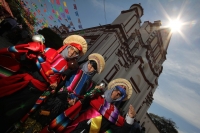 Viernes 17 de enero del 2014. Chiapa de Corzo. La Salida de Banderas da comienzo al recorrido que Parachicos y Chiapanecas realizan este día en honor a San Antonio Abad dentro de las festividades patronales de esta comunidad de la Ribera del Rio Grande de