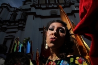 Viernes 17 de enero del 2014. Chiapa de Corzo. La Salida de Banderas da comienzo al recorrido que Parachicos y Chiapanecas realizan este día en honor a San Antonio Abad dentro de las festividades patronales de esta comunidad de la Ribera del Rio Grande de