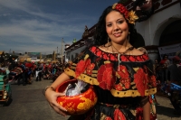 Viernes 17 de enero del 2014. Chiapa de Corzo. La Salida de Banderas da comienzo al recorrido que Parachicos y Chiapanecas realizan este día en honor a San Antonio Abad dentro de las festividades patronales de esta comunidad de la Ribera del Rio Grande de