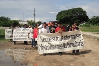 Sábado 28 de agosto. Grupos des migrantes y organizaciones de ayuda, realizan un recorrido por las vías del tren de la ciudad de Arriaga en solidaridad con las familias de los migrantes masacrados en Tamaulipas y exigen a las autoridades mexicanas que se 