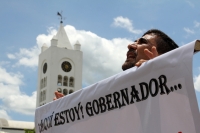 Viernes 4 de septiembre del 2015. Tuxtla Gutiérrez. Paco Rojas Toledo ex candidato a la alcaldía de la capital de Chiapas por el PAN se manifiesta este medio día después de recibir la demanda por lavado de dinero durante la campaña política que se encuent