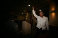 AMLO en Tuxtla.  Andrés Manuel López Obrador llega a la ciudad de Tuxtla dond realiza la presentación de su libro “La mafia que se adueño de México… y el 2010” esta tarde en la capital del estado de Chiapas.
