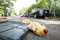 Lunes 1 de agosto del 2016. Tuxtla Gutiérrez. Un accidente involucra a una motocicleta repartidora en las entrada del Parque del Oriente.
