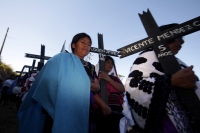 Lunes 22 de diciembre del 2014. San Pedro Chenalho. Al cumplirse 17 años de la masacre de 45 indígenas tsotsiles en la comunidad Acteal en la Zona Altos de Chiapas, estudiantes de ayotzinapa realizan una representación de los muertos por la represión soci