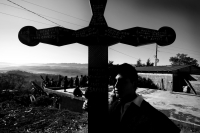 Lunes 22 de diciembre del 2014. San Pedro Chenalho. Al cumplirse 17 años de la masacre de 45 indígenas tsotsiles en la comunidad Acteal en la Zona Altos de Chiapas, estudiantes de ayotzinapa realizan una representación de los muertos por la represión soci