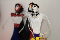 Lunes 31 de octubre del 2016. Tuxtla Gutiérrez. Artesanías chiapanecas que engalanan con creatividad los altares del panteón municipal.