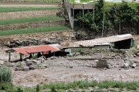 La comunidad Aguas Amargas es conocida por sus aguas sulfurosas y sus baños termales ubicados en las cercanías de Xelaju, Guatemala empiezan a regresar a sus actividades cotidianas después de las intensas lluvias de la semana pasada donde desaparecieran v