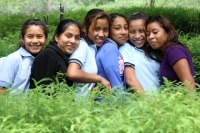Martes 8 de julio del 2014. Villaflores. Día del árbol mexicano. Los niños del ejido El Portillo celebran este día el día del árbol en un recorrido por el vivero donde se reproduce y reforesta el rio Guaymas con árboles de Sabino o Ahuehuete, también cono