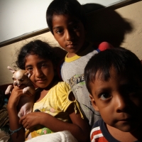 Martes 3 de junio del 2014. Arriaga. Familias de la Comunidad Punta Flor son trasladadas al albergue de manera preventiva por las intensas lluvias de los próximos días en las pesquerías de la costa de Chiapas.