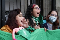 Miércoles 9 de diciembre del 2020. Tuxtla Gutiérrez. Integrantes de grupos feministas protestan en el Congreso de #Chiapas