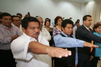 Alejandro Gamboa, dirigente estatal del PRD pasa desapercibido durante la ceremonia protocolaria de la toma de protesta de los representantes populares suplentes en la Sesión Permanente del Congreso del Estado.
