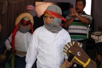 Lunes 8 de agosto del 2016. Chiapa de Corzo. Durante las celebraciones patronales de Santo Domingo se realiza el recorrido de Alférez y Naguares en el antiguo camposanto de la comunidad de Chiapa de Corzo y es en este medio día cuando los niños son llevad