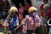 Lunes 8 de agosto del 2016. Chiapa de Corzo. Durante las celebraciones patronales de Santo Domingo se realiza el recorrido de Alférez y Naguares en el antiguo camposanto de la comunidad de Chiapa de Corzo y es en este medio día cuando los niños son llevad