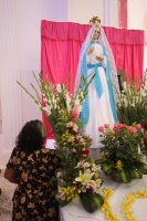 Domingo 8 de mayo. Un altar dedicado a las madres es colocado dentro de la catedral de San Marcos de Tuxtla Gutiérrez.