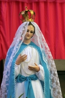 Domingo 8 de mayo. Un altar dedicado a las madres es colocado dentro de la catedral de San Marcos de Tuxtla Gutiérrez.