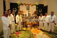Martes 1 de noviembre del 2016. Tuxtla Gutiérrez. El Museo de la Ciudad de la capital del estado de Chiapas realiza una ofrenda típica de la comunidad Zoque la cual es acompañada por los músicos tradicionales durante la velada de esta noche.