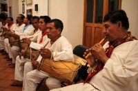 Martes 1 de noviembre del 2016. Tuxtla Gutiérrez. El Museo de la Ciudad de la capital del estado de Chiapas realiza una ofrenda típica de la comunidad Zoque la cual es acompañada por los músicos tradicionales durante la velada de esta noche.
