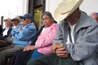 Domingo 23 Junio del 2013. San Cristóbal de las Casas. Foto/Miradasur. A dos semanas que los ancianitos coletos presentaran la documentación para los amparos para que les sea devueltos los beneficios económicos que la legislación chiapaneca les concede po