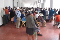 Domingo 23 Junio del 2013. San Cristóbal de las Casas. Foto/Miradasur. A dos semanas que los ancianitos coletos presentaran la documentación para los amparos para que les sea devueltos los beneficios económicos que la legislación chiapaneca les concede po